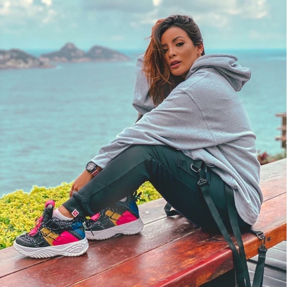 Premium Sneakers - Picture 5 of 6